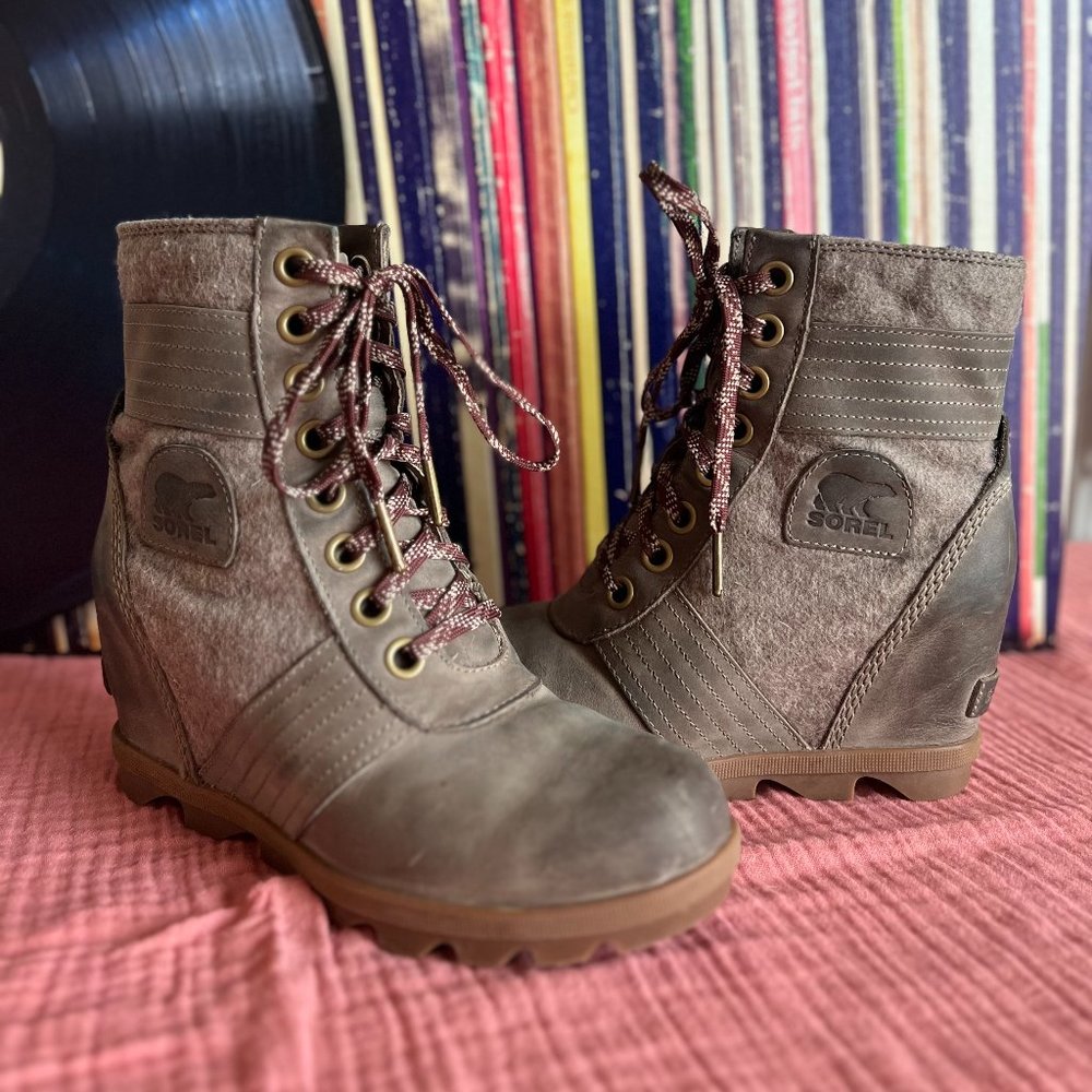 Sorel Lace up boots